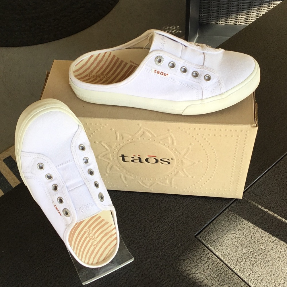 Taos Footwear women’s White Slip-On Sneakers in canvas